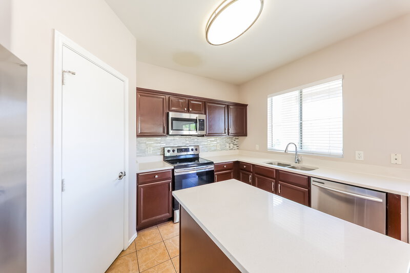 2,160/Mo, 12179 W Yuma St Avondale, AZ 85323 Kitchen View 2
