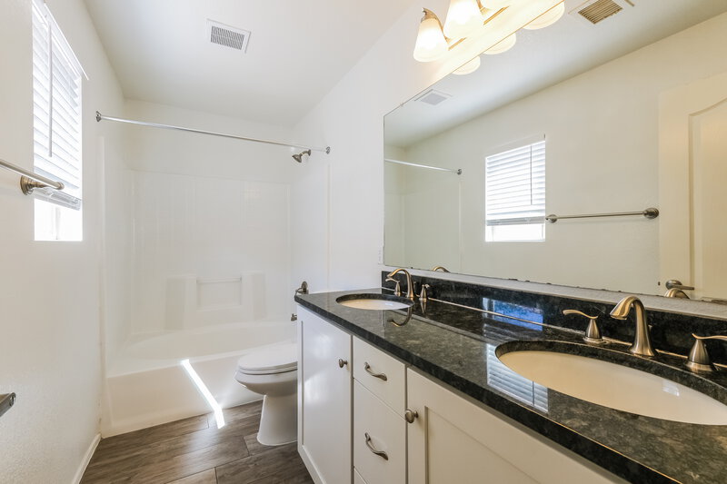 1,955/Mo, 16071 W Adams Street Goodyear, AZ 85338 Main Bathroom View