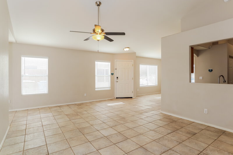 1,850/Mo, 2214 E Aire Libre Ave Phoenix, AZ 85022 Living Room View 2