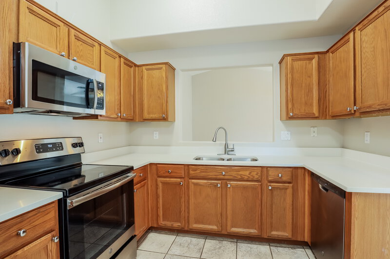 1,850/Mo, 2214 E Aire Libre Ave Phoenix, AZ 85022 Kitchen View