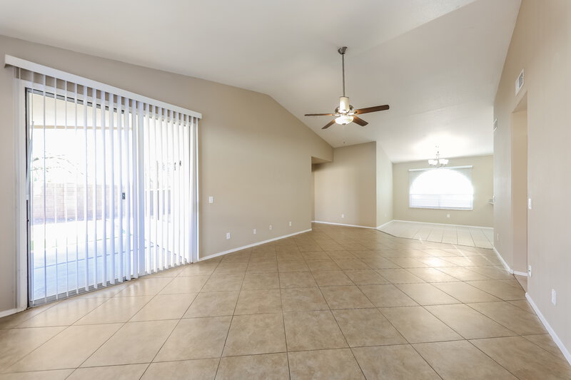 2,095/Mo, 5135 W Piute Ave Glendale, AZ 85308 Living Room View