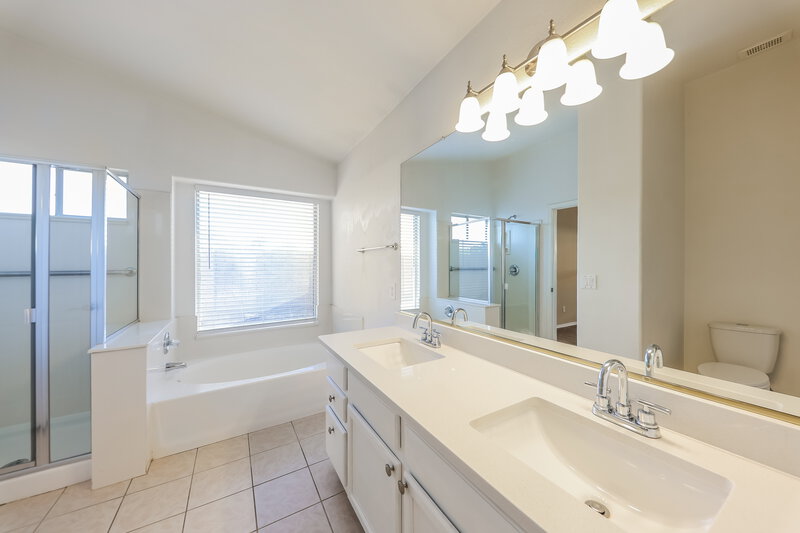 2,095/Mo, 5135 W Piute Ave Glendale, AZ 85308 Main Bathroom View