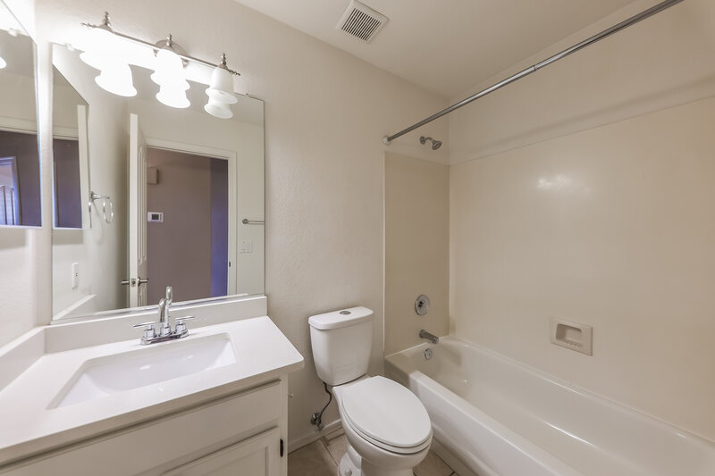 2,095/Mo, 5135 W Piute Ave Glendale, AZ 85308 Bathroom View