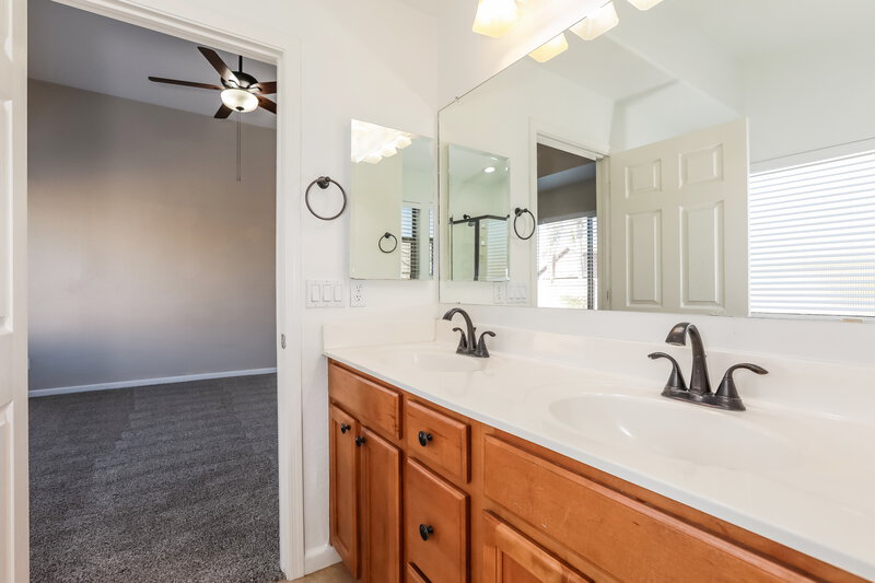1,730/Mo, 3650 W Carlos Ln San Tan Valley, AZ 85142 Main Bathroom View 2
