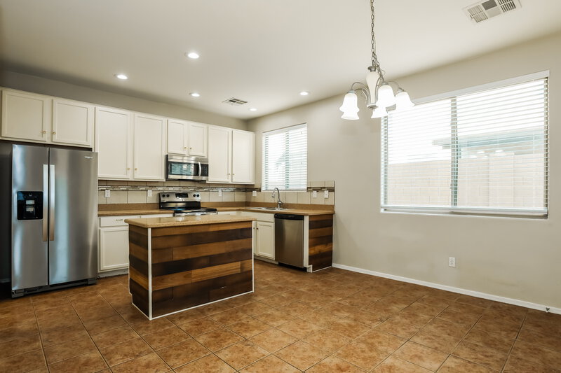 1,815/Mo, 17378 W Holland Ln Surprise, AZ 85388 Dining Room View