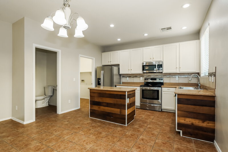 1,815/Mo, 17378 W Holland Ln Surprise, AZ 85388 Dining Room View 2