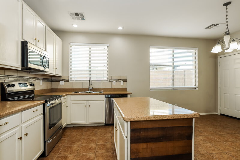1,815/Mo, 17378 W Holland Ln Surprise, AZ 85388 Kitchen View