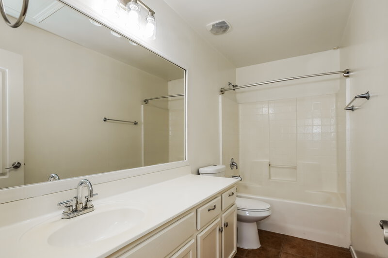 1,815/Mo, 17378 W Holland Ln Surprise, AZ 85388 Bathroom View