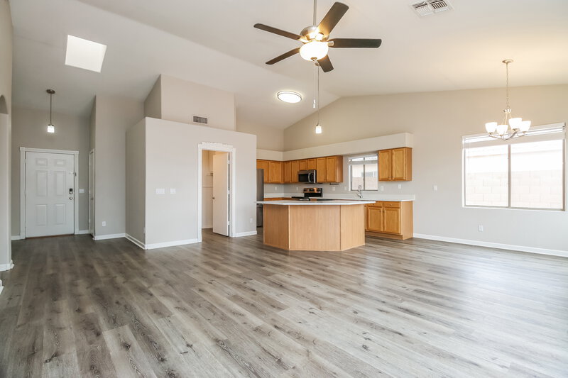 2,115/Mo, 552 N Emery Mesa, AZ 85207 Living Room View
