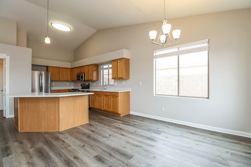 2,115/Mo, 552 N Emery Mesa, AZ 85207 Dining Room View 2