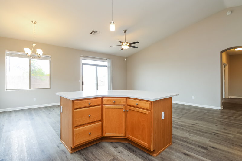 2,115/Mo, 552 N Emery Mesa, AZ 85207 Kitchen View