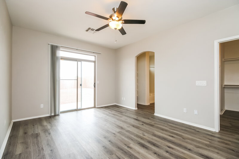 2,115/Mo, 552 N Emery Mesa, AZ 85207 Main Bedroom View