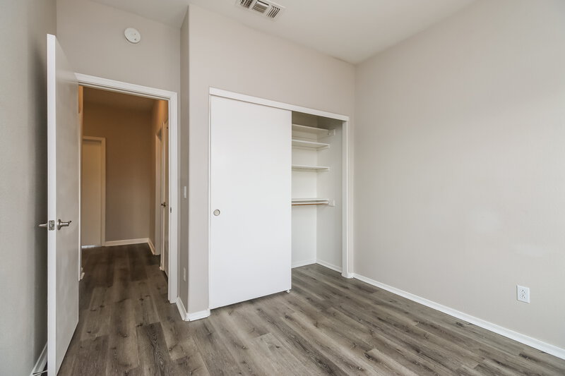 2,115/Mo, 552 N Emery Mesa, AZ 85207 Bedroom View