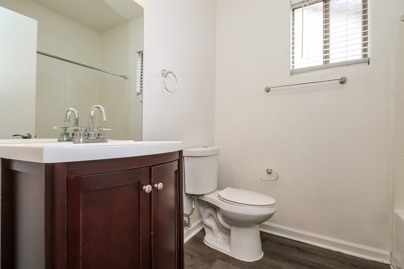 2,115/Mo, 552 N Emery Mesa, AZ 85207 Bathroom View