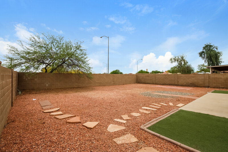 2,115/Mo, 552 N Emery Mesa, AZ 85207 Rear View