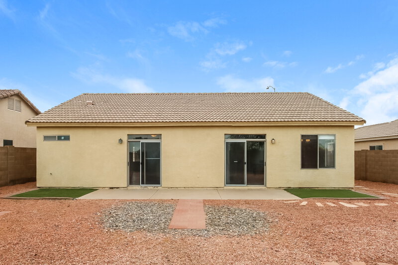 2,115/Mo, 552 N Emery Mesa, AZ 85207 Rear View 2