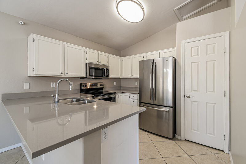 2,275/Mo, 1042 N Blackbird Dr Gilbert, AZ 85234 Kitchen View