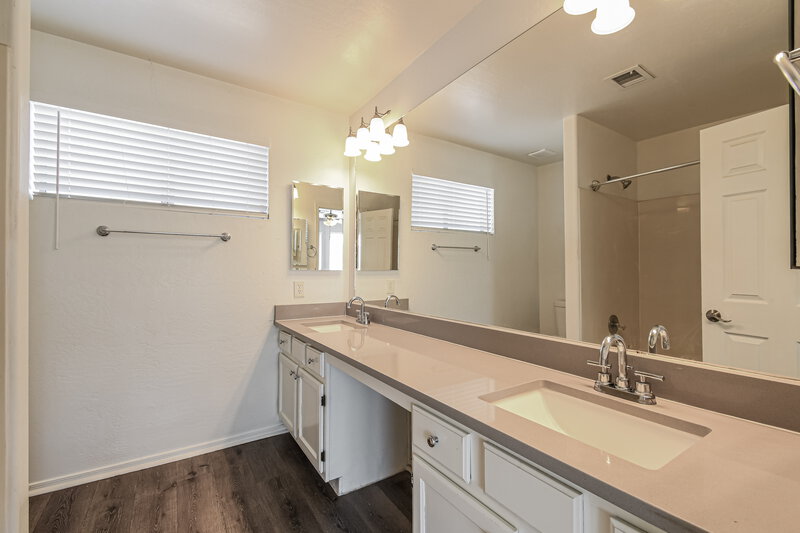 2,275/Mo, 1042 N Blackbird Dr Gilbert, AZ 85234 Main Bathroom View