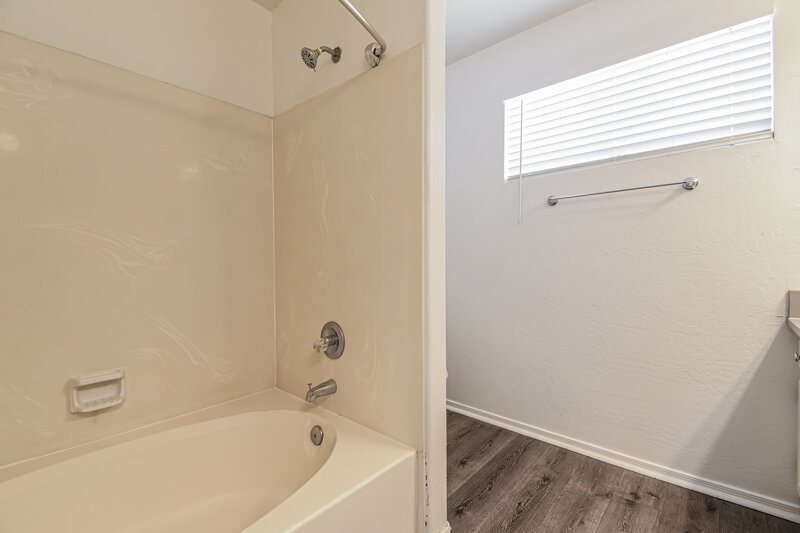 2,275/Mo, 1042 N Blackbird Dr Gilbert, AZ 85234 Main Bathroom View 2