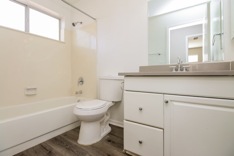3,150/Mo, 1042 N Blackbird Dr Gilbert, AZ 85234 Bathroom View
