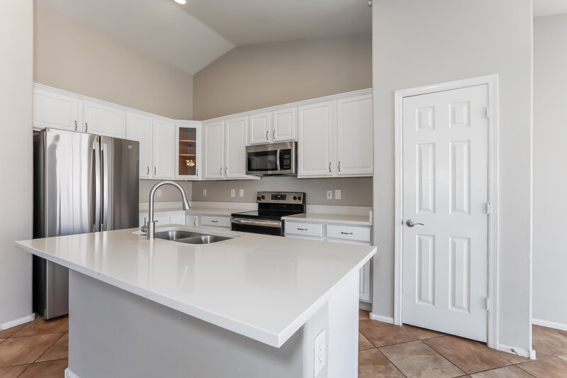 1,900/Mo, 4148 E Stratford Pl San Tan Valley, AZ 85140 Kitchen View