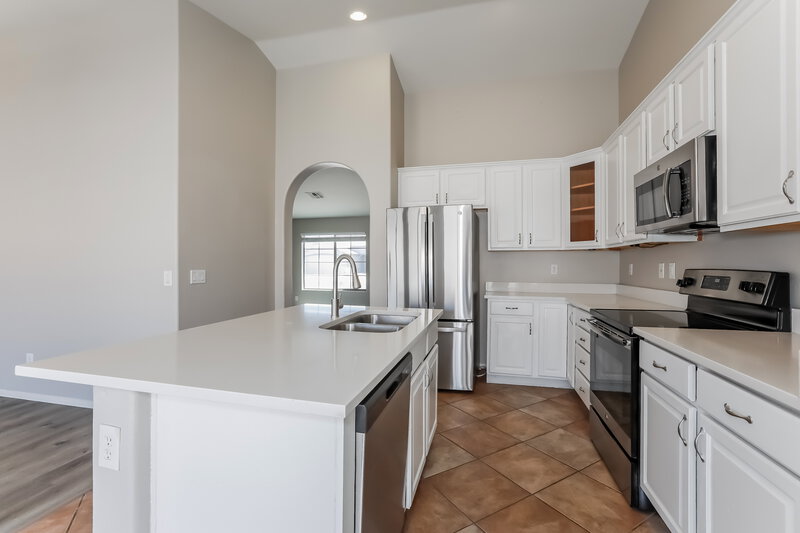 1,900/Mo, 4148 E Stratford Pl San Tan Valley, AZ 85140 Kitchen View 2
