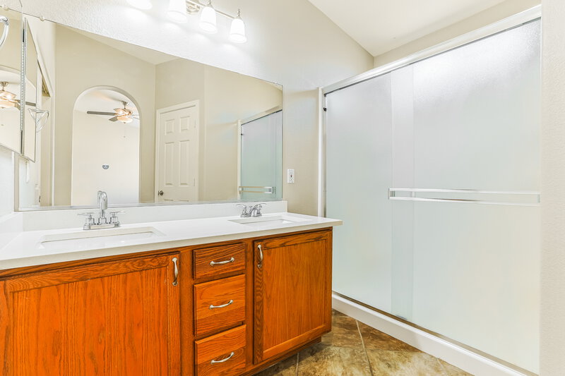 1,950/Mo, 4148 E Stratford Pl San Tan Valley, AZ 85140 Main Bathroom View