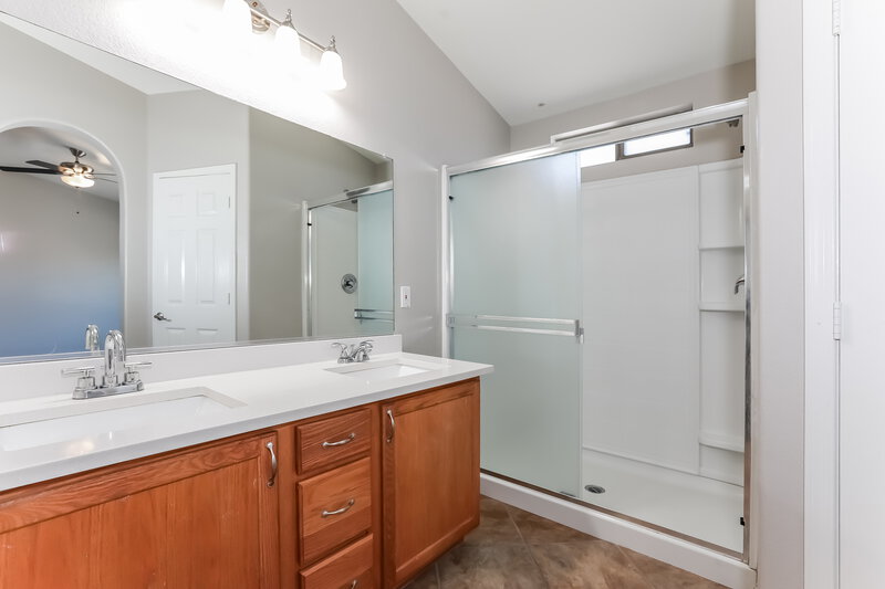 1,900/Mo, 4148 E Stratford Pl San Tan Valley, AZ 85140 Main Bathroom View