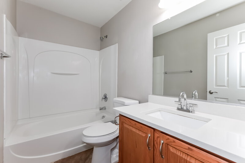 1,900/Mo, 4148 E Stratford Pl San Tan Valley, AZ 85140 Bathroom View