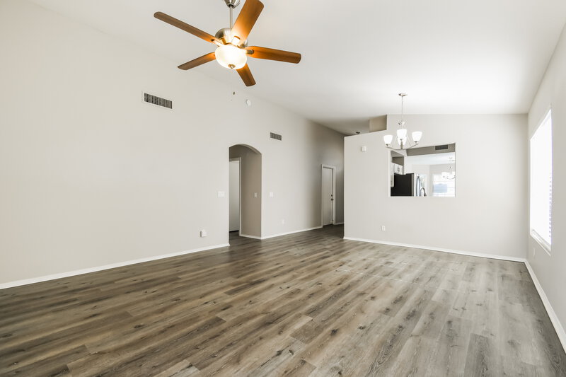 2,335/Mo, 94 W Gail Dr Gilbert, AZ 85233 Living Room View 2