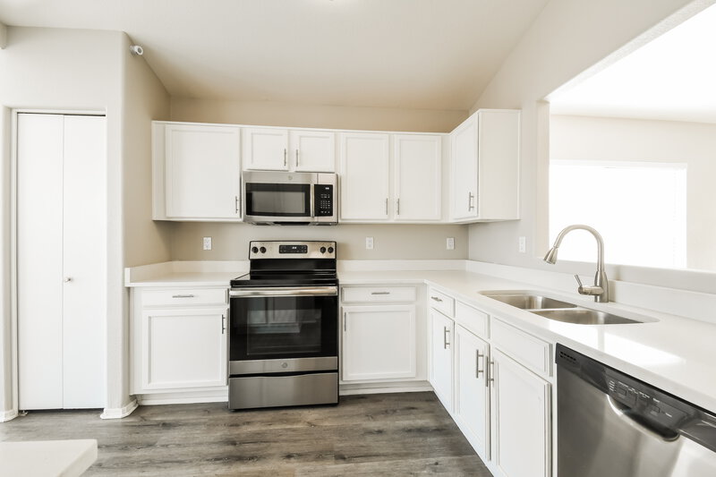 2,335/Mo, 94 W Gail Dr Gilbert, AZ 85233 Kitchen View
