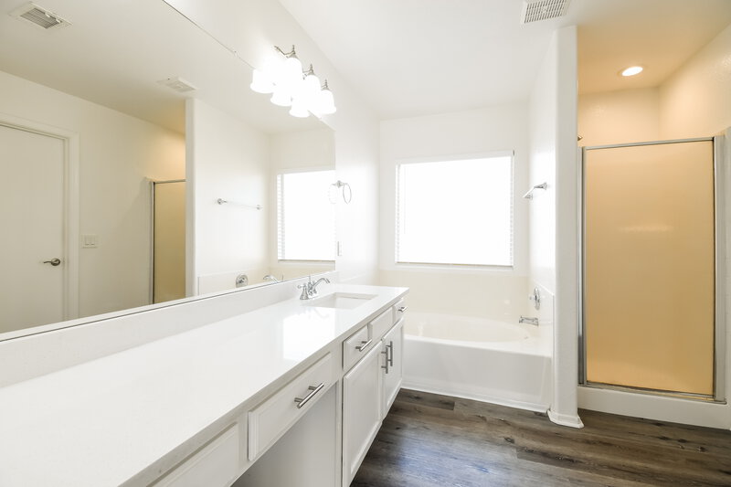 2,335/Mo, 94 W Gail Dr Gilbert, AZ 85233 Main Bathroom View