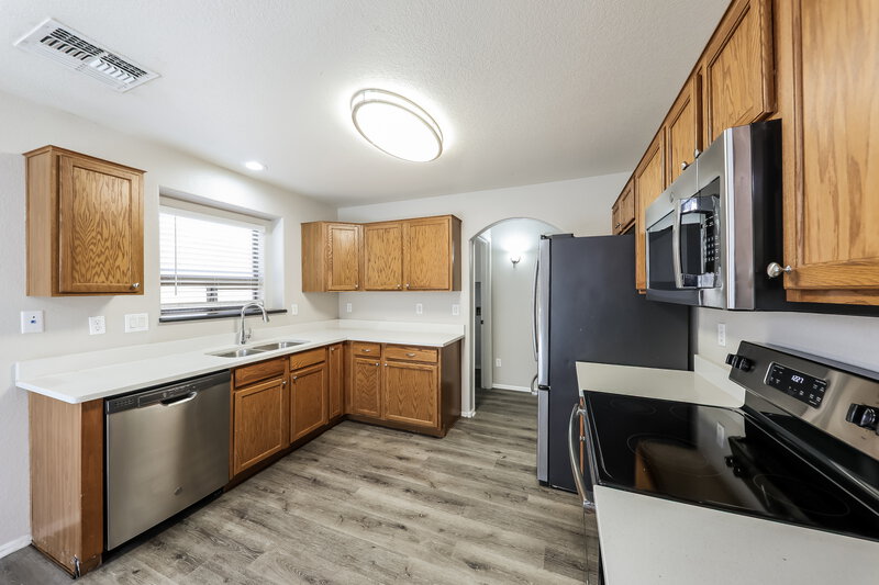2,345/Mo, 16231 W Moreland St Goodyear, AZ 85338 Kitchen View