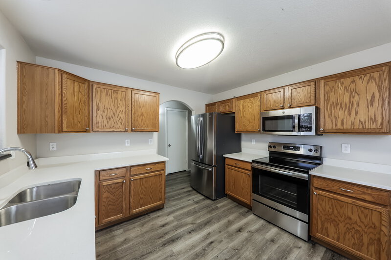 2,345/Mo, 16231 W Moreland St Goodyear, AZ 85338 Kitchen View 2
