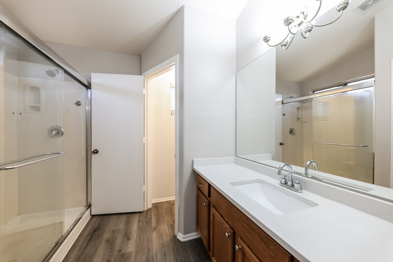 2,345/Mo, 16231 W Moreland St Goodyear, AZ 85338 Main Bathroom View