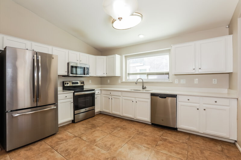 1,980/Mo, 614 E Jeanne Ln San Tan Valley, AZ 85140 Kitchen View 2