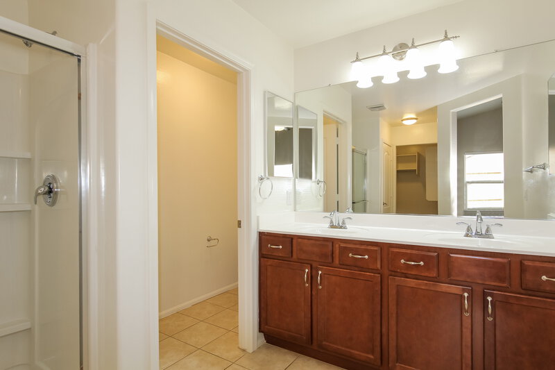 2,130/Mo, 3509 S 89th Ave Tolleson, AZ 85353 Master Bathroom View