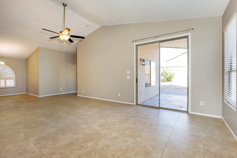 1,680/Mo, 672 E Lovegrass Dr San Tan Valley, AZ 85143 Living Room View