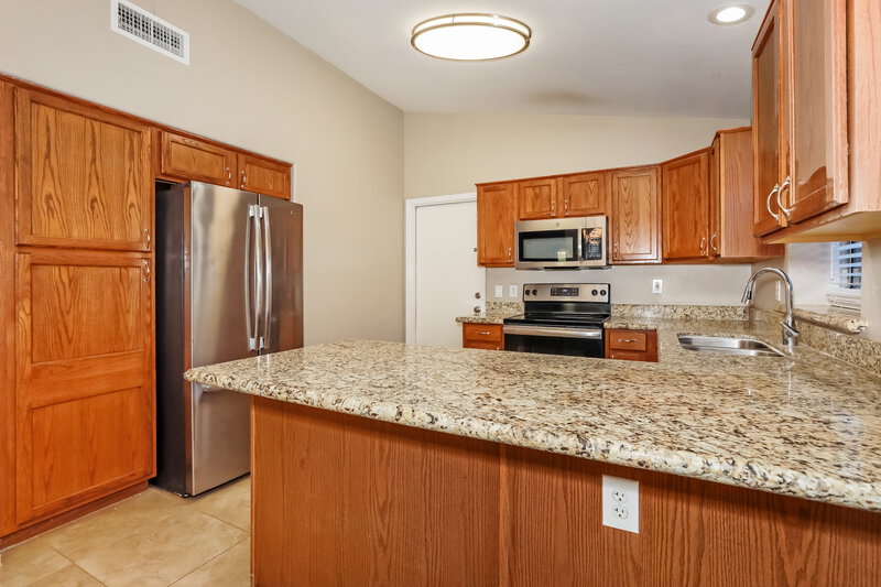 1,680/Mo, 672 E Lovegrass Dr San Tan Valley, AZ 85143 Kitchen View 2