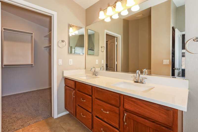 1,680/Mo, 672 E Lovegrass Dr San Tan Valley, AZ 85143 Main Bathroom View