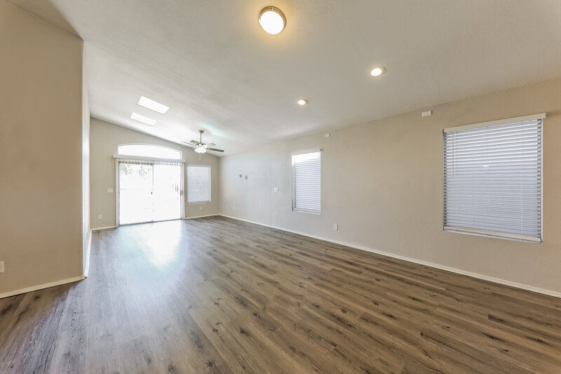 1,860/Mo, 14740 W Willow Ln Surprise, AZ 85374 Living Room View 2