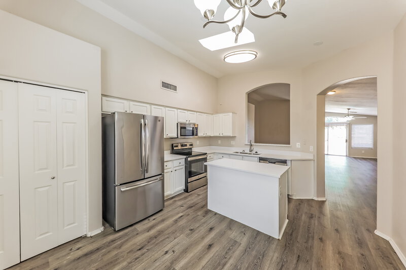 1,860/Mo, 14740 W Willow Ln Surprise, AZ 85374 Kitchen View 2