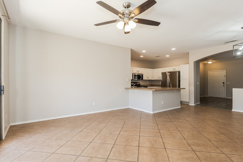 1,925/Mo, 11217 W Berkeley Rd Avondale, AZ 85392 Family Room View 2