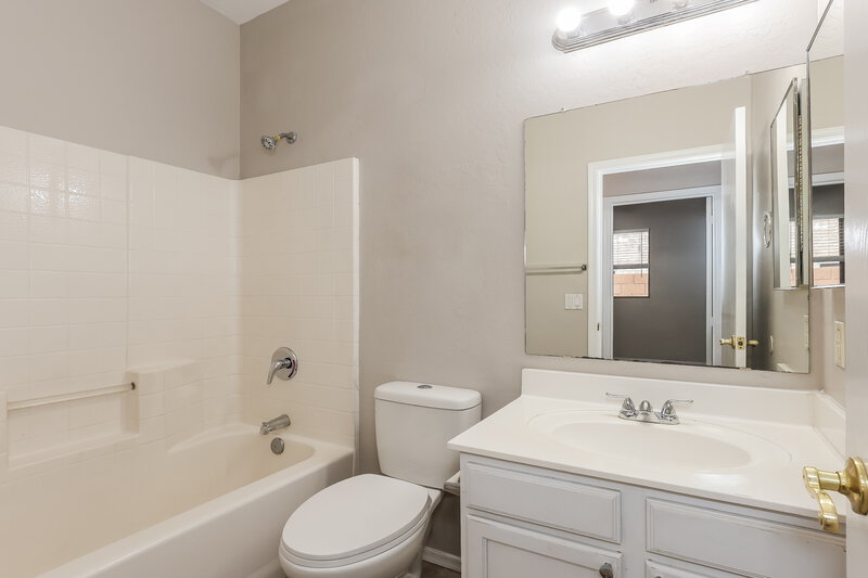 1,925/Mo, 11217 W Berkeley Rd Avondale, AZ 85392 Bathroom View