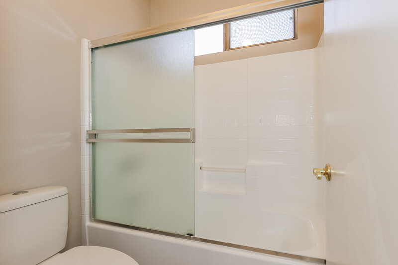 1,925/Mo, 11217 W Berkeley Rd Avondale, AZ 85392 Bathroom View 2