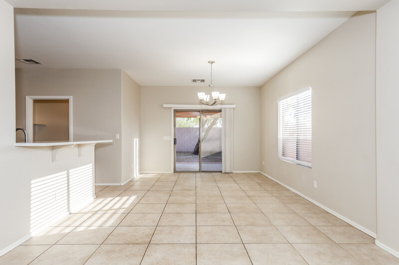 1,835/Mo, 119 E Mountain View Rd San Tan Valley, AZ 85143 Dining Room View 2