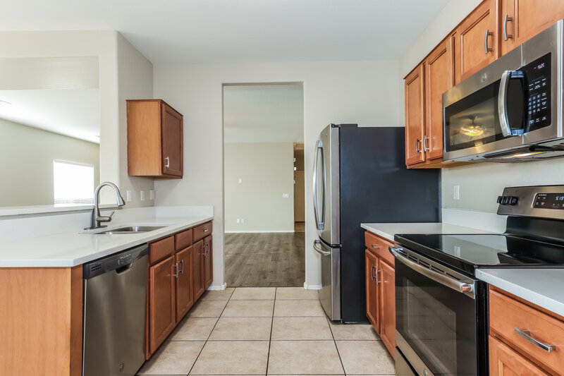 1,835/Mo, 119 E Mountain View Rd San Tan Valley, AZ 85143 Kitchen View 2