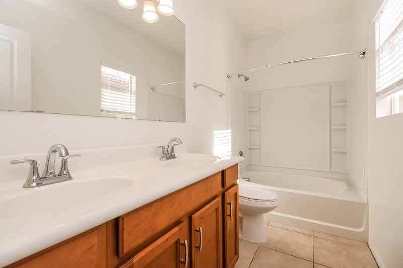 1,910/Mo, 119 E Mountain View Rd San Tan Valley, AZ 85143 Main Bathroom View