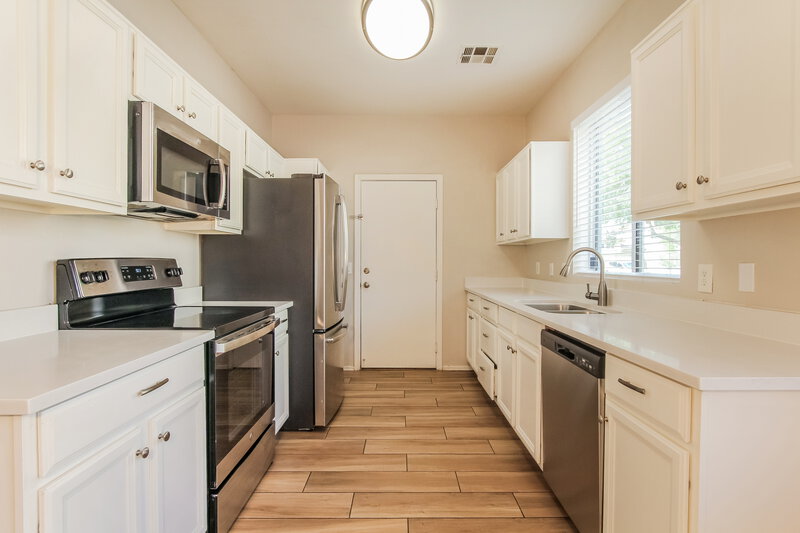 1,995/Mo, 12026 W Yuma St Avondale, AZ 85323 Kitchen View