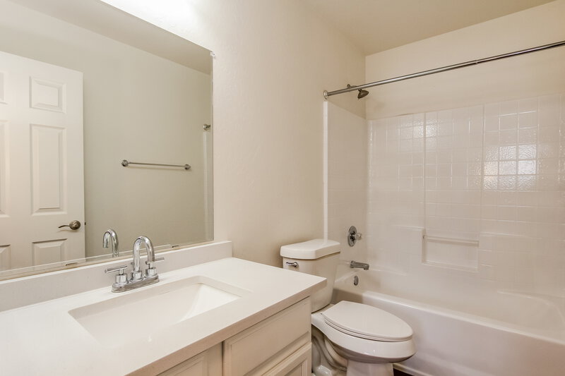 1,995/Mo, 12026 W Yuma St Avondale, AZ 85323 Bathroom View